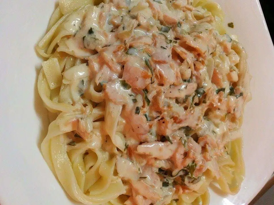 TAGLIATELLES À LA CRÈME ET AU SAUMON FUMÉ Cuisine Momix