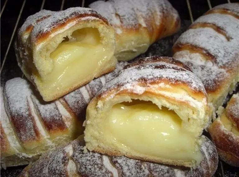 Brioches à la crème pâtissière et aux amandes Cuisine Momix