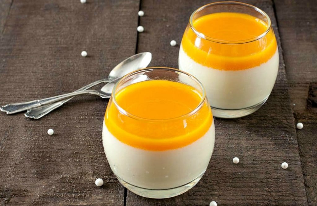 Panna cotta à la vanille coulis de mangue au thermomix - Cuisine Momix