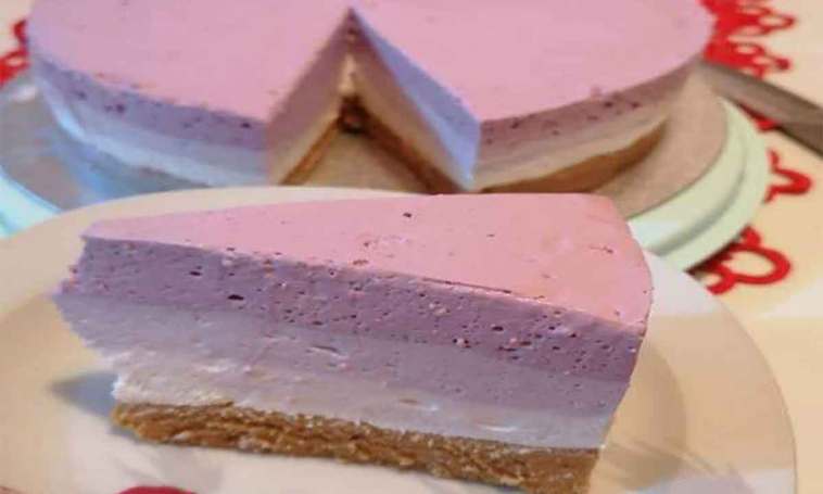 Dessert crémeux avec violet dégradé