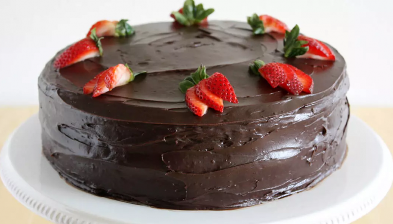 Gâteau aux Fraises et au Chocolat Noir
