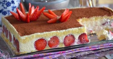 Gâteau tiramisu aux fraises (sans gélatine) facile