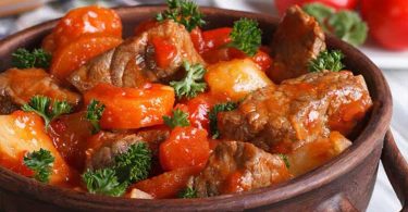 Mijoté de bœuf aux carottes et à la sauce tomate