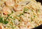 Linguines aux crevettes et champignons sauce crème parmesan à l’ail